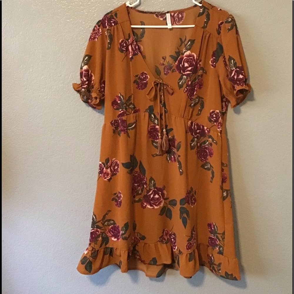 Xhiliration Dress. - Picture 2 of 8